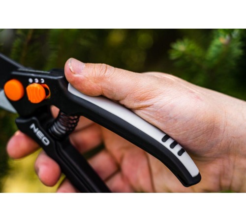 Секатор Neo Tools 185 мм (арт. 15-200) – регулируемый шаг лезвий, тефлоновое покрытие, эргономичная ручка