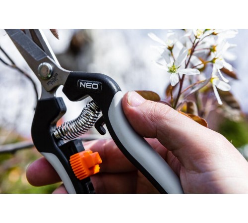 Секатор Neo Tools 185 мм, арт. 15-207 – для нежных растений и точной обрезки