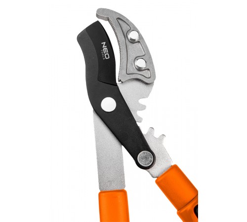 Веткорез телескопический NEO TOOLS 670 мм — обрезка веток до 42 мм