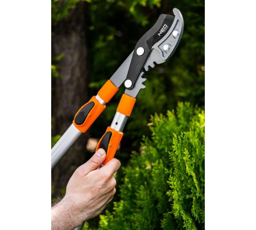 Веткорез телескопический NEO TOOLS 670 мм — обрезка веток до 42 мм